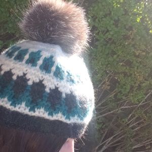 Brooks Brothers pom pim fox beanie